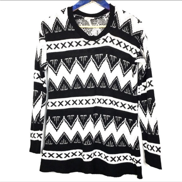 Kirra Women’s Size Medium Black White Chevron Zigzag Pattern Pullover Sweater - Picture 1 of 6